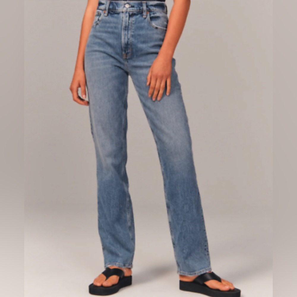 Abercrombie 90’s Ultra High Rise Straight Jeans Medium Wash